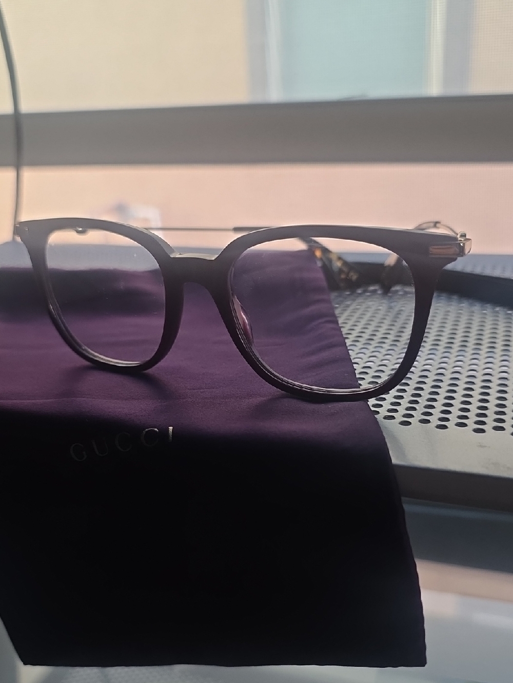 Gucci Unisex Brown Round Optical Glasses with Subtle Gold Accents